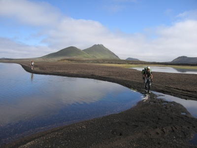 De Landmannahellir à Landmannalaugar : au bord du lac Frostasta?avatn 