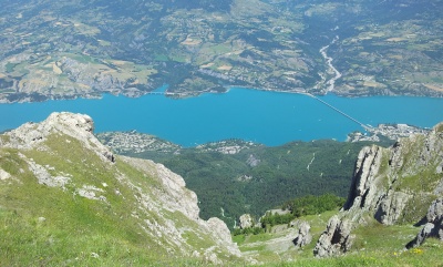 Le lac de Serre Ponçon vu depuis le Grand Morgon