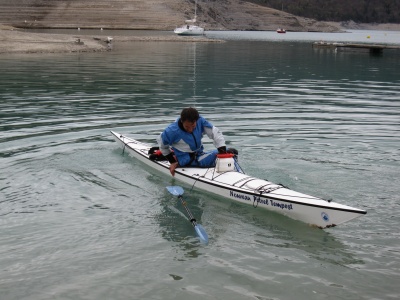 Remontée à bord du kayak avec la combi et sans avoir pied (ça le fait bien)