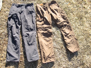 Pantalons Fjällräven MT Trousers Karla (gauche) et Karl zip off (convertible)