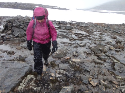 Des heures de marche sous la pluie (par moments grêle/neige) ventée avec un sac de plus de 14 kg, la M10 reste imperméable