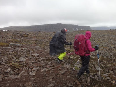 Des heures de marche sous la pluie (par moments grêle/neige) ventée avec un sac de plus de 14 kg, la M10 reste imperméable