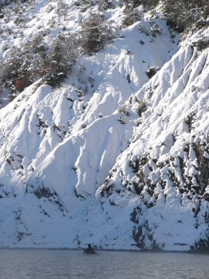 Kayak sur le lac de Serre-Ponçon après la neige de décembre 2008