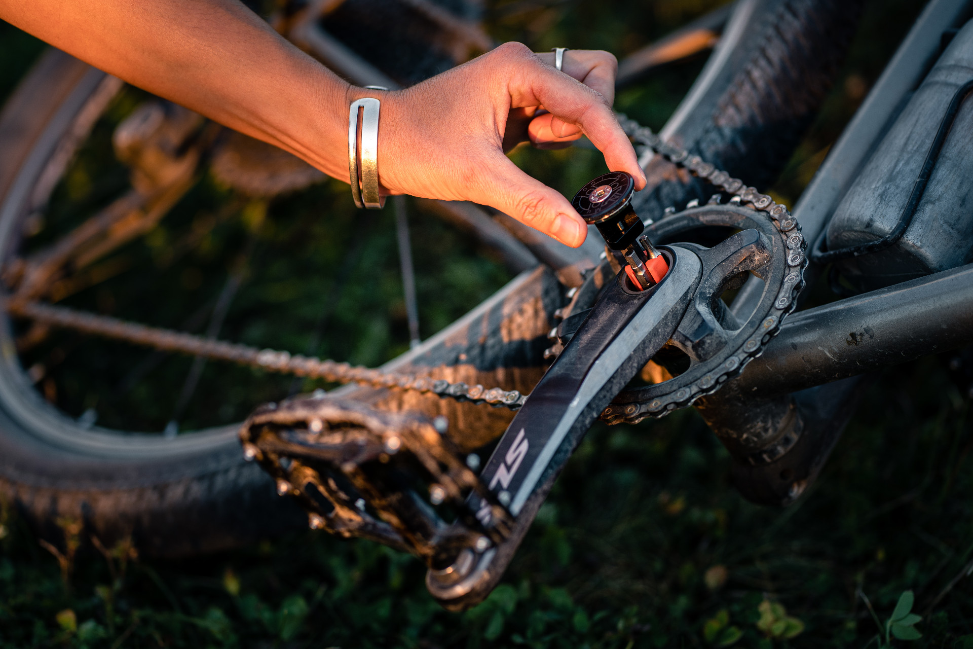 La chaîne de votre vélo dérape, le pneu avant est crevé et le catadioptre  arrière est out ? 