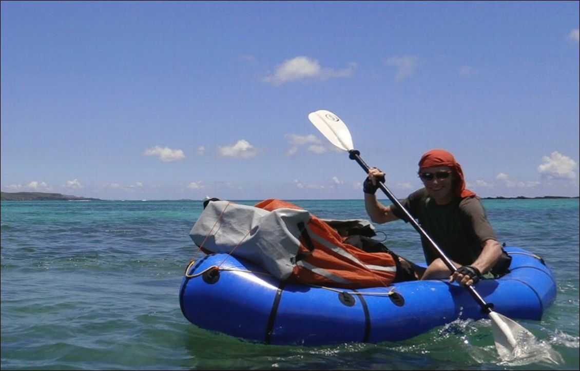 Et puis deux jolies femmes passent sur un kayak. C'est l'occasion de leur demander de faire une petite photo souvenir