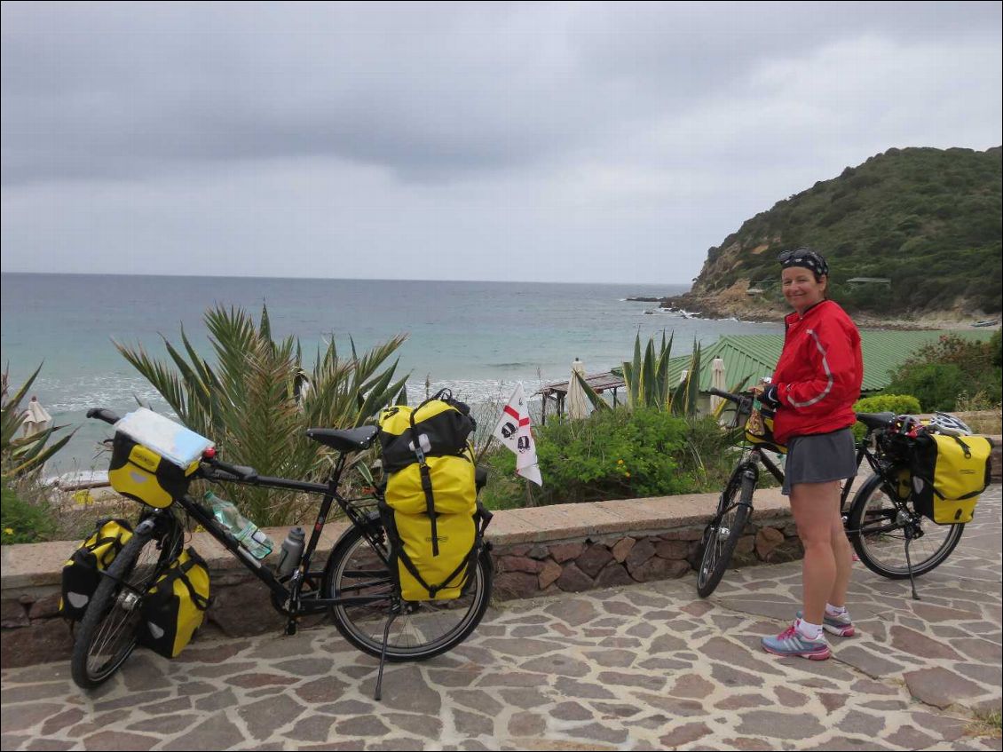 Entre Alghéro et Bosa, une des plus belles routes de Sardaigne mais pour nous une des plus difficiles et parfois sous la pluie!...