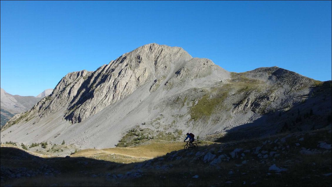 Le début de la descente côté Laverq, bientôt un bivouac !