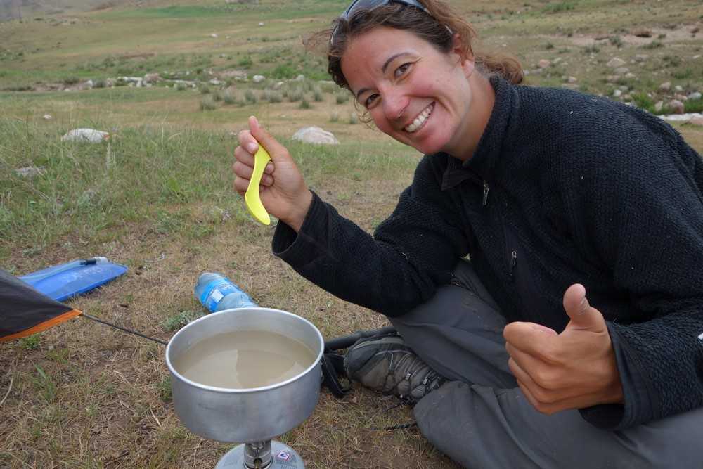 Parfois on n'a que l'eau des canaux d'irrigation pour boire et cuisiner, et avec les pluies de ces derniers jours elle est bien trouble...