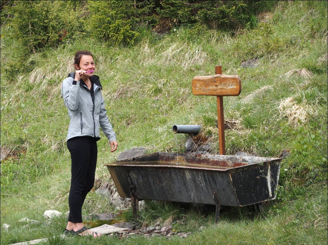 Petite toilette du matin sur notre campement de Garnier 