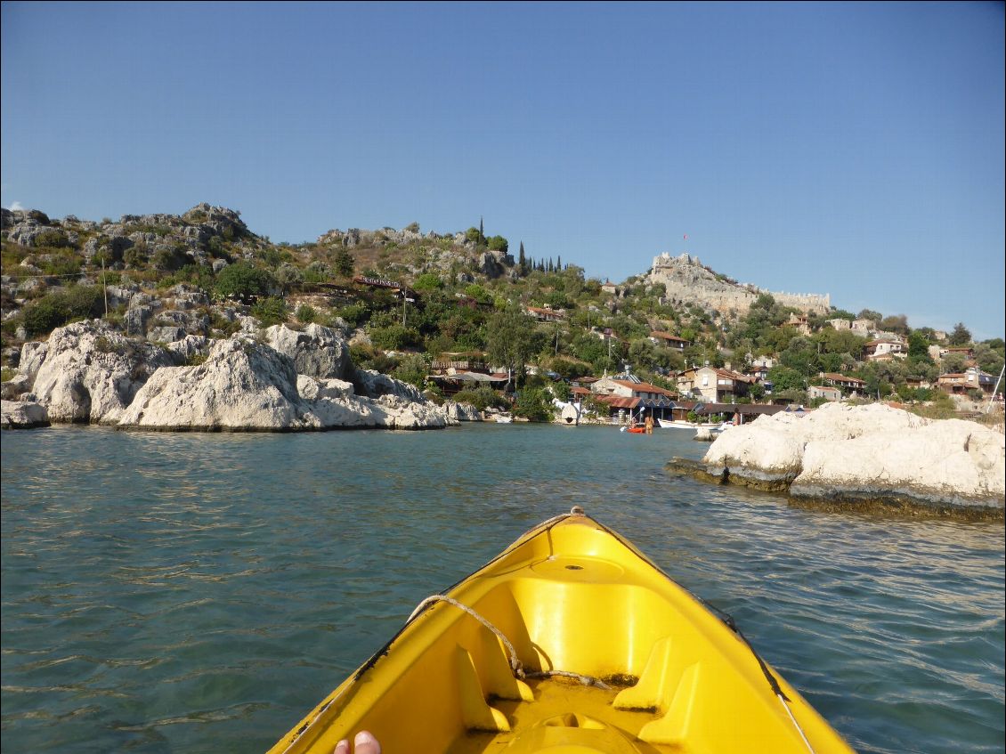 Sortie en kayak de mer sur les eaux limpides et claires de la baie de Kalekoi.