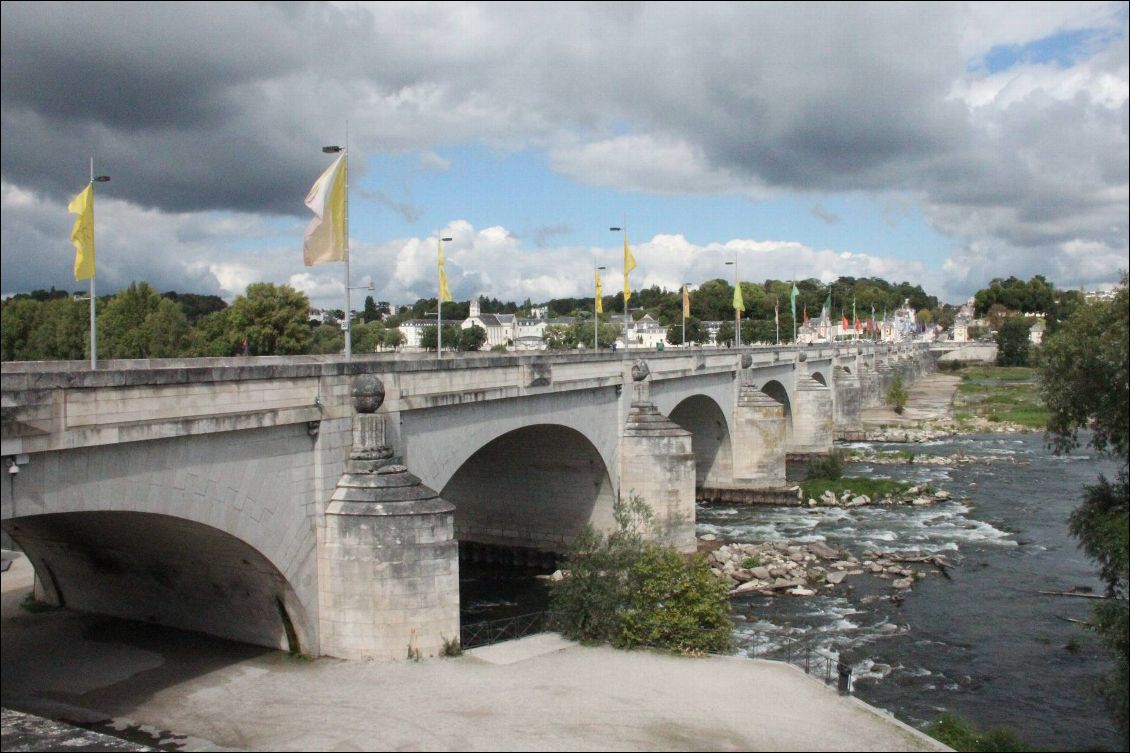 Le pont de pierre de Tours