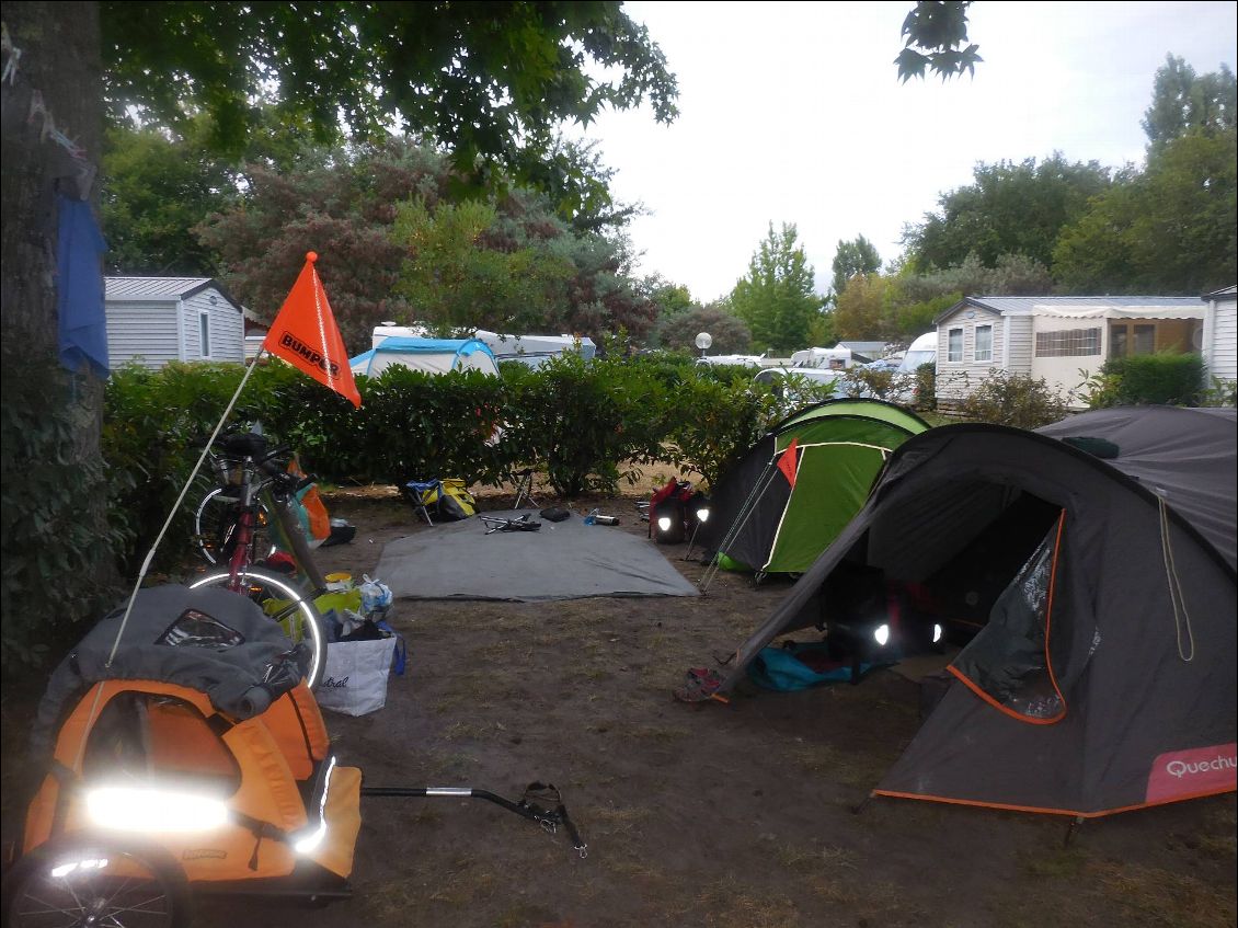 le camping le plus horrible de l'été...boite de nuit géante...impossible de se reposer de jour comme de nuit