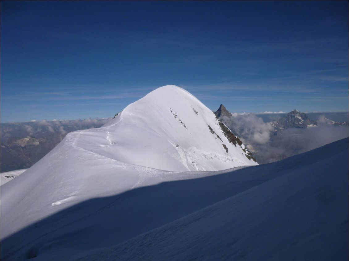 Le joli déco S au pied du Breithorn central