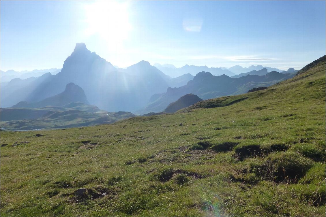 Du col des Moines la vue est saisissante le pic Du midi d'ossau s'impose