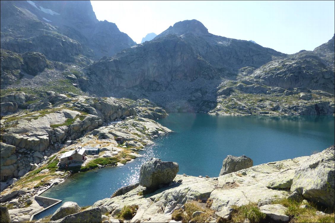 Lac et refuge d'Arremoulit : pause café afin de profité du paysage