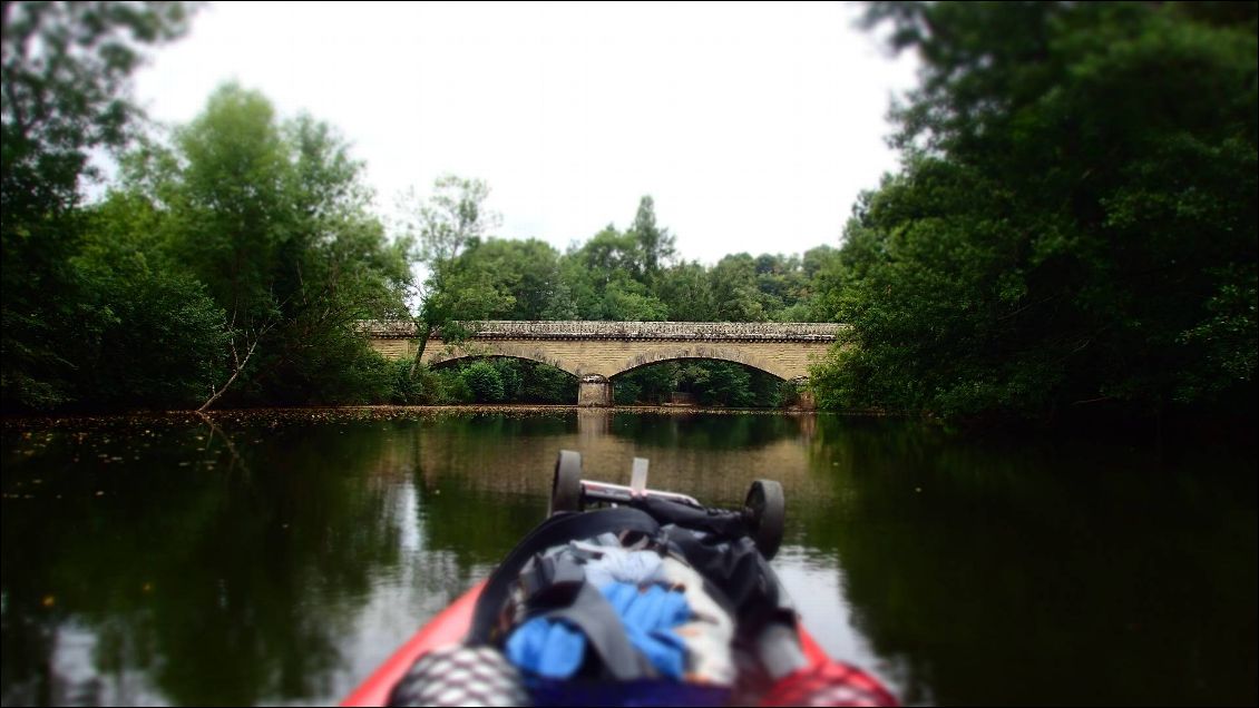 Dernier pont avant deversoir et passage de la Corrèze.