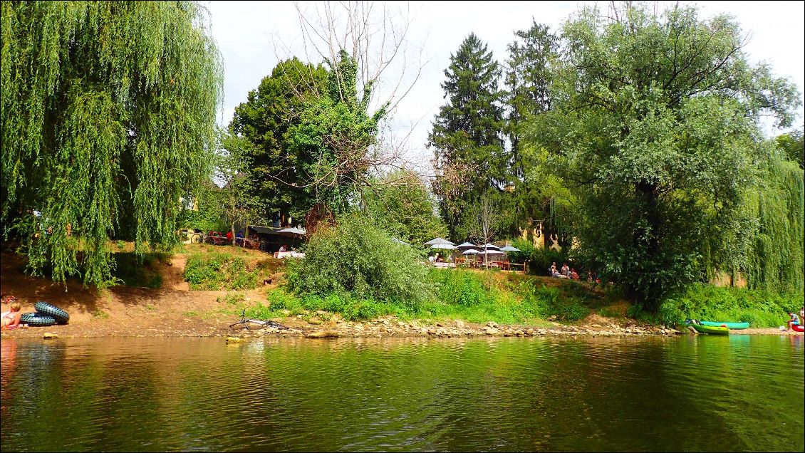 Saint Léon sur Vézère.