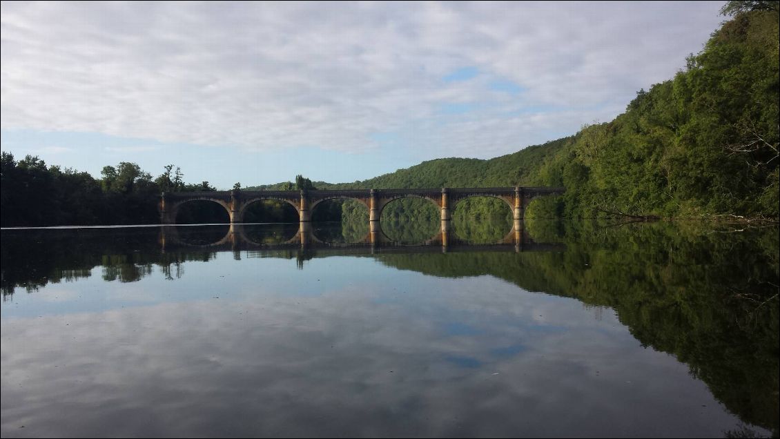 Le pont de chemin de fer de Trémolat (vue de dos).