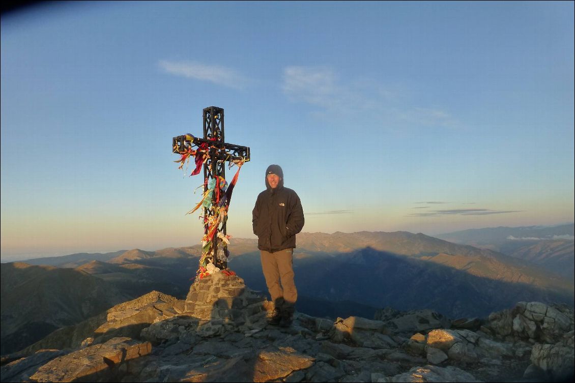 En arrière plan a gauche, les plateaux traversé la veille, à droite, l'ombre du Canigou, au centre je vous laisse deviner.