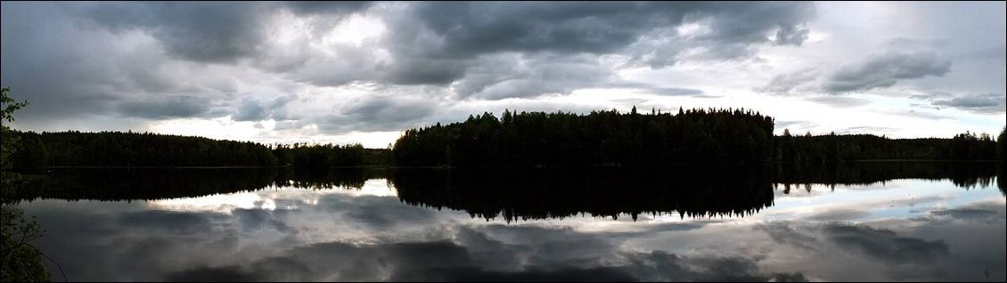 L'endroit où nous avons franchis la frontière Suède / Norvège. Ce fut émouvant pour nous de constater que nos rêves vécus, dans le canapé à préparer sur les cartes, étaient devenus réalité.