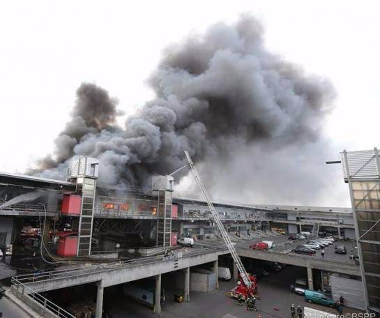 Incendie à Pantin le 13 août 2015. La déco du kayak aura du retard...