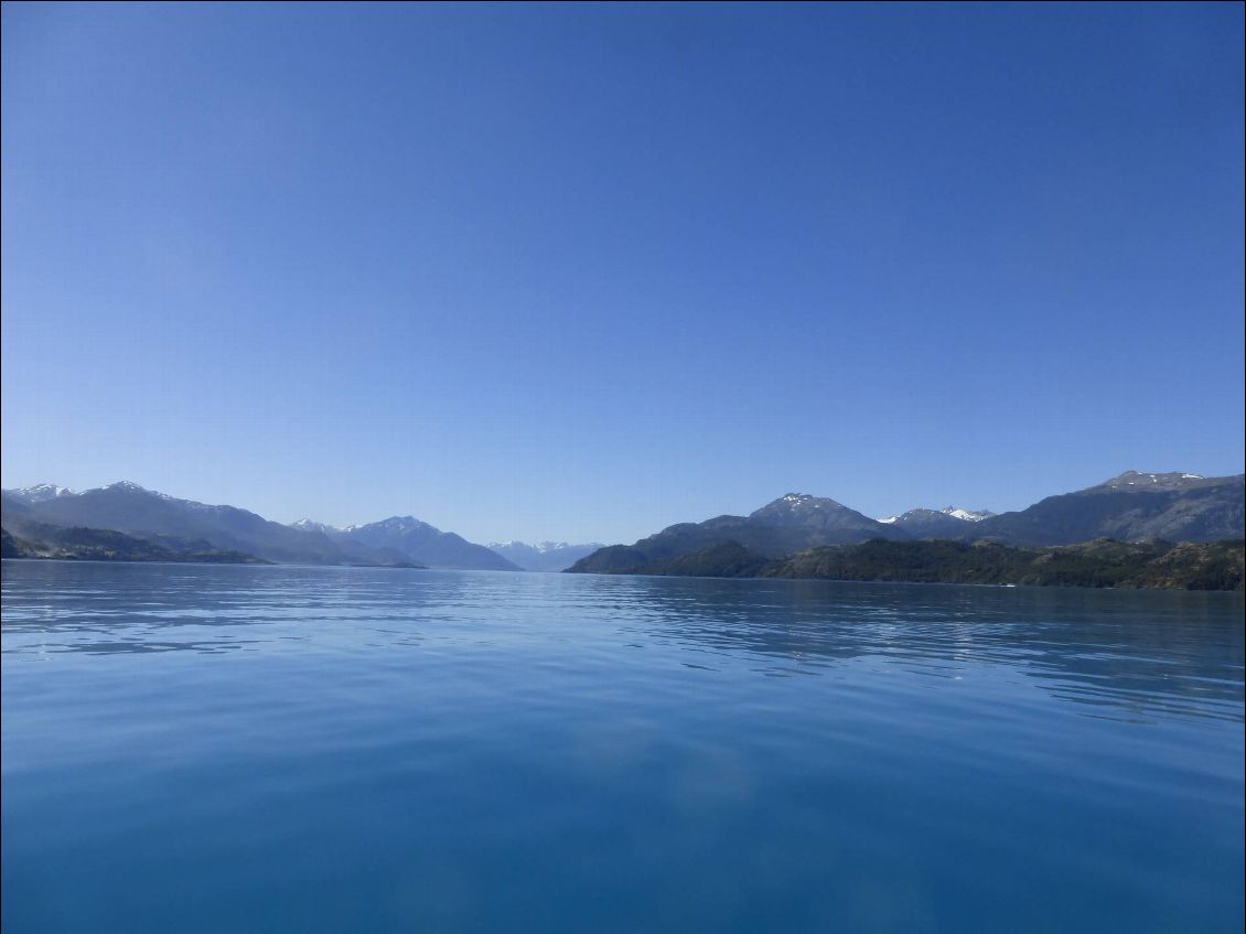 Lac général Carrera, appelé lac Buenos Aires dans sa partie argentine.