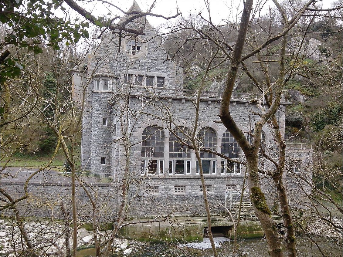 Une centrale hydro-électrique