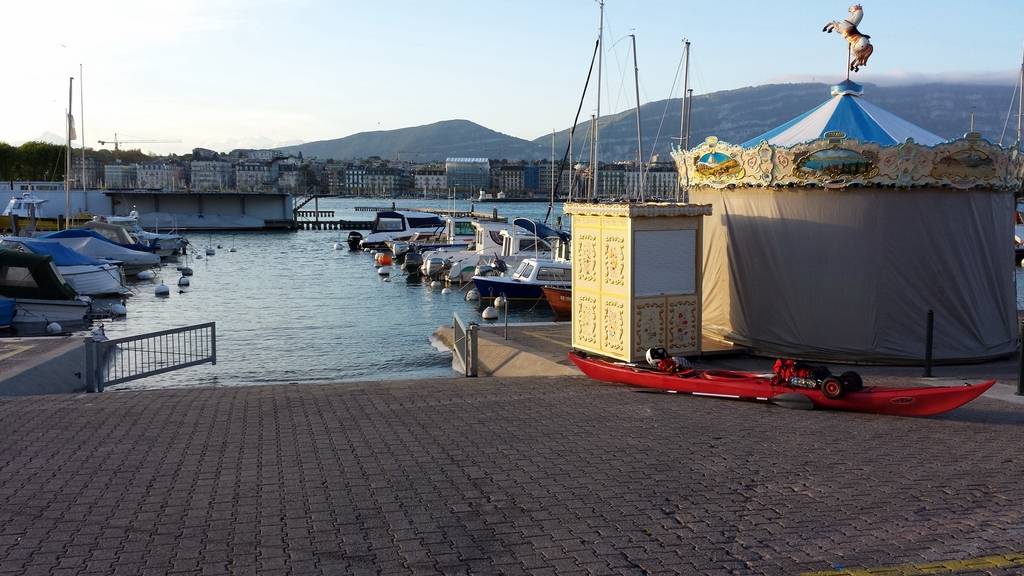 Genève. Quai du Mont-Blanc. Rampe mise à l'eau dans le prolongement de la jetée des Paquis