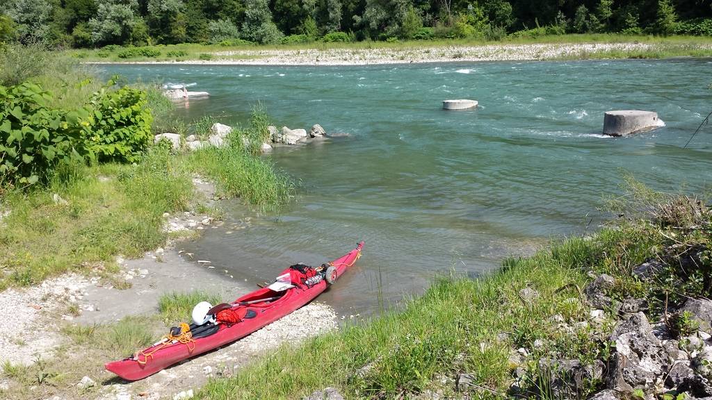 Barrage du Seuil de Yenne. Mise à l'eau après petit portage