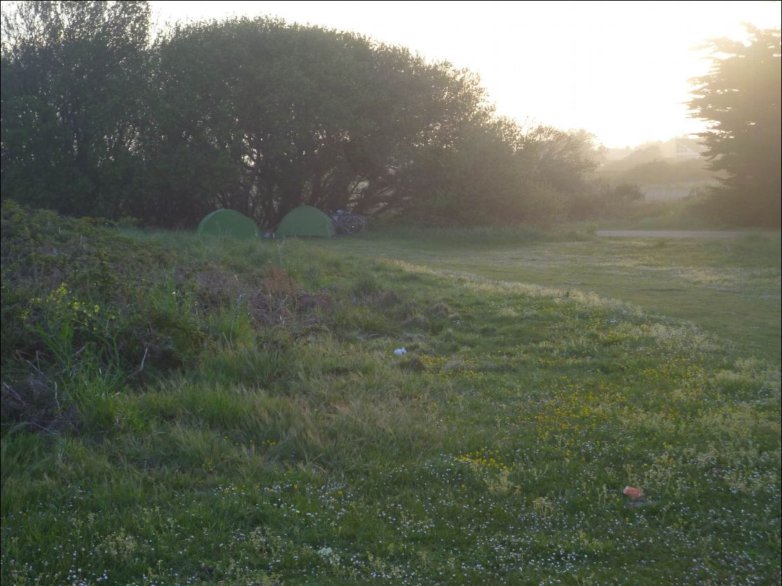 A l'abri des dunes pour la nuit.