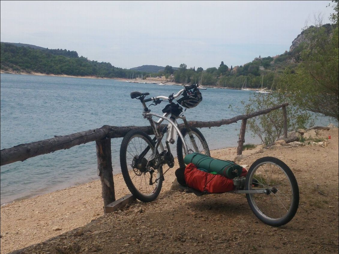 pic nic au bord du lac de sainte croix avant Bauduen