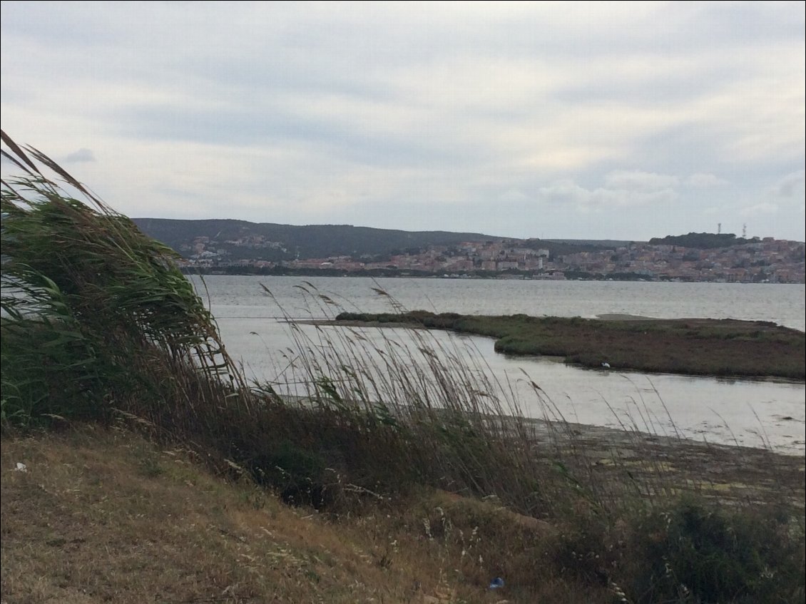 Arrivée à Sant Antioco mais il nous restera encore 15 kms pour trouver un camping pour notre journee repos et Reparation (mon frein hydraulique arrière m ayant lâché en plein descente ,chaud avec une remorque chargée derrière). Au total ce jour 108 kms 1650 de D+.la Sardaigne est belle mais se mérite .