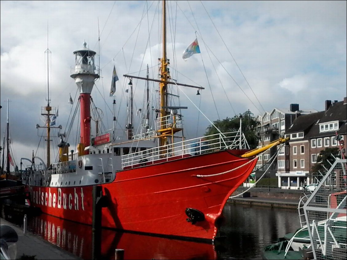 Vieux bateau-phare à Emdem