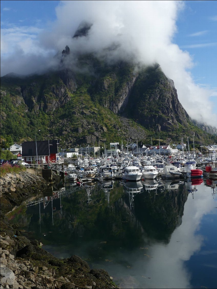 les montagnes près de Solvaer