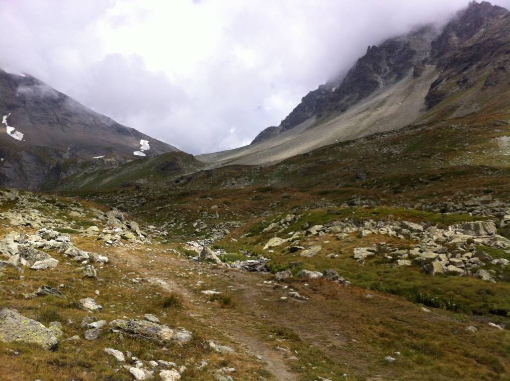 le col, encore loin, mais où est la piste?