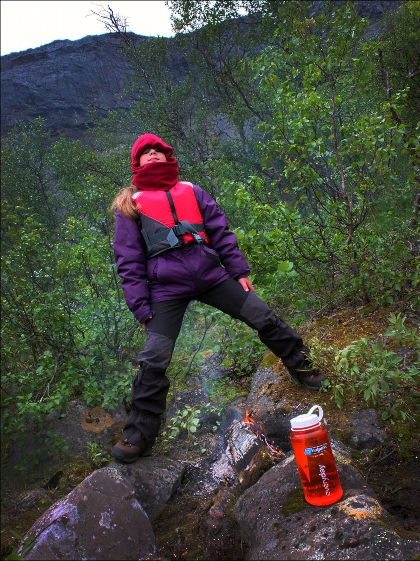 Rester bien sec est un impératif que l'on ne pensait pas devoir autant respecter, il le faut, sinon le froid nous mange, même avec plusieurs couches de vêtements thermiques.