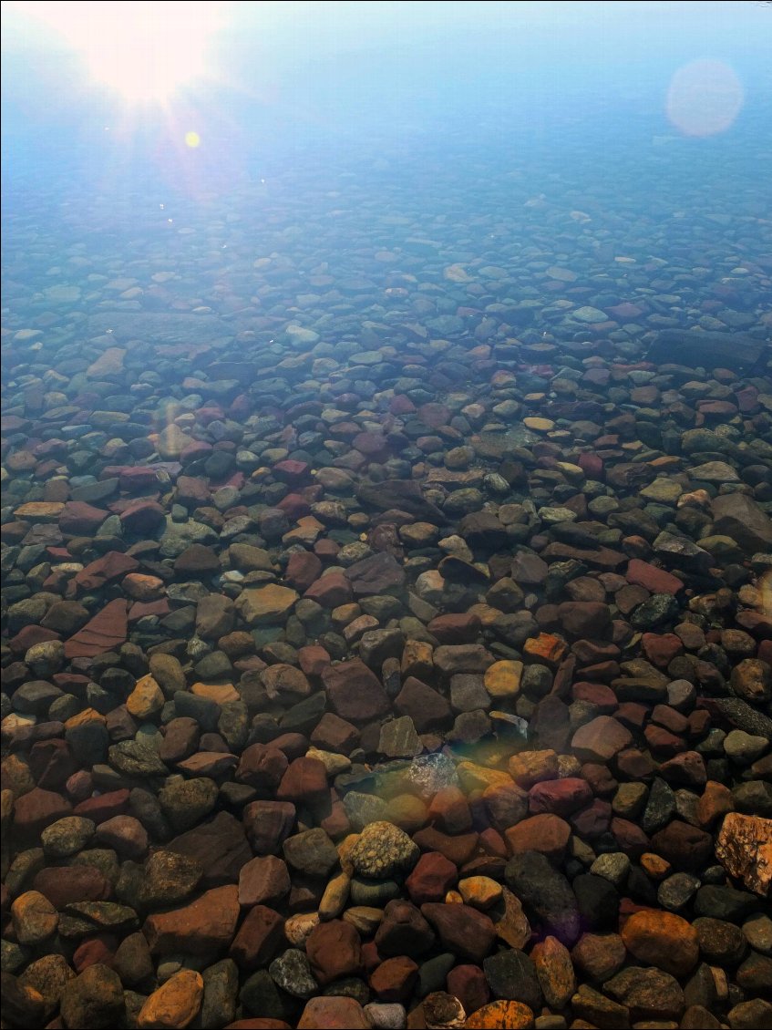 Plus on se rapprochait des sommets enneigés et plus on se laissait convaincre que l'eau était encore plus pure.