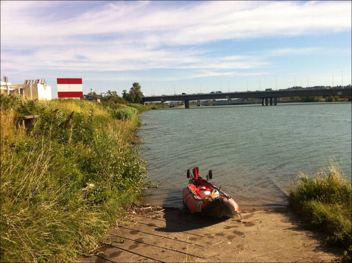 au fond le barrage de Pierre Bénite