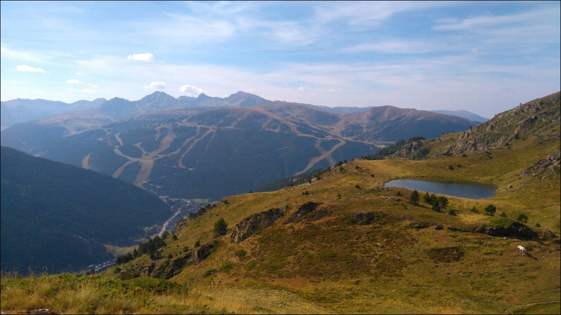 En surplomb de l'Estany del Querol...