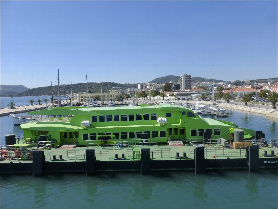 Le ferry pour rejoindre Troia