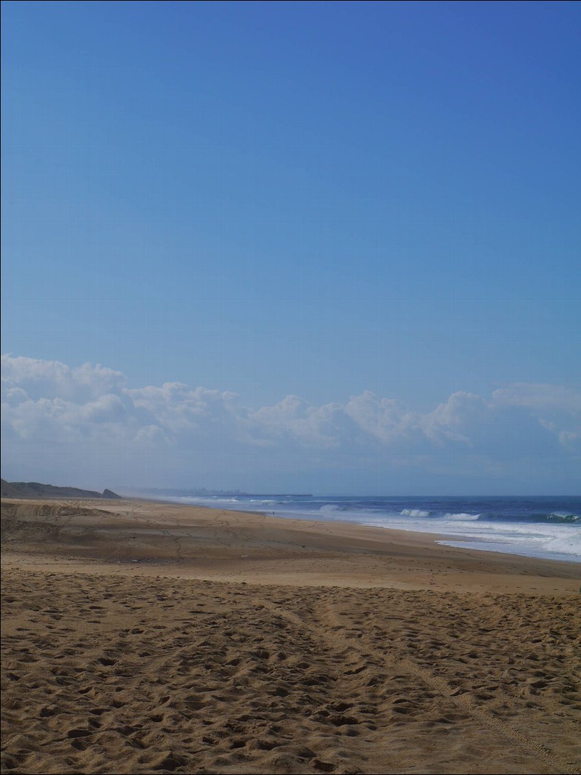 Au loin, Biarritz