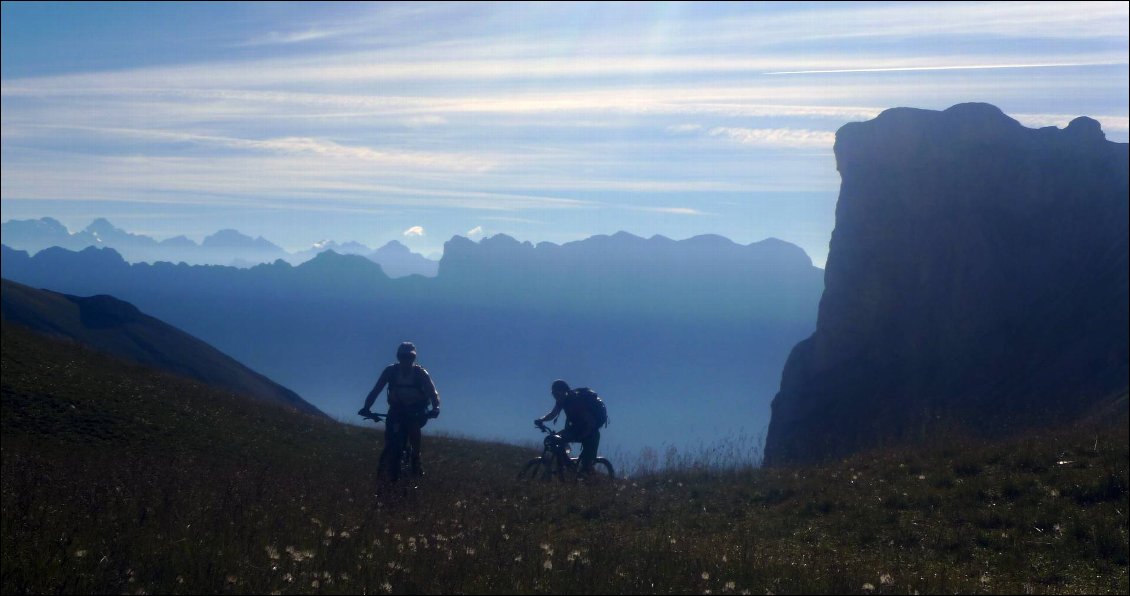 Remontée vers le col Charnier, on revient un peu sur nos pas, mais on sait déjà que ce bout de descente est superbe !