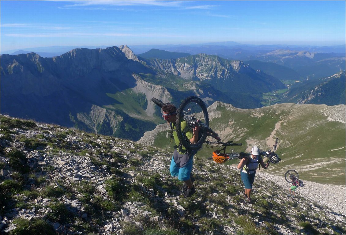 Et vue sur les Aiguilles au sud. On les longera le lendemain.