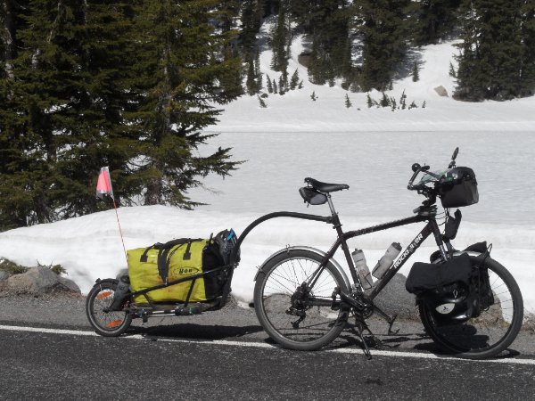 vélo + sacoches avant + remorque (USA)