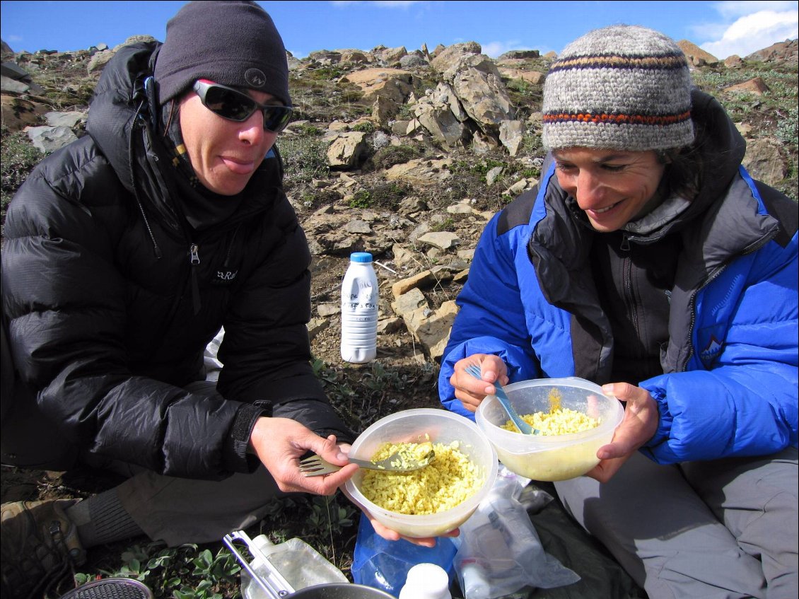 Trek d'un mois en Islande, avec 2 ravitaillements, nous portons pour 9j de nourriture, les rations sont comptées et les repas très attendus !