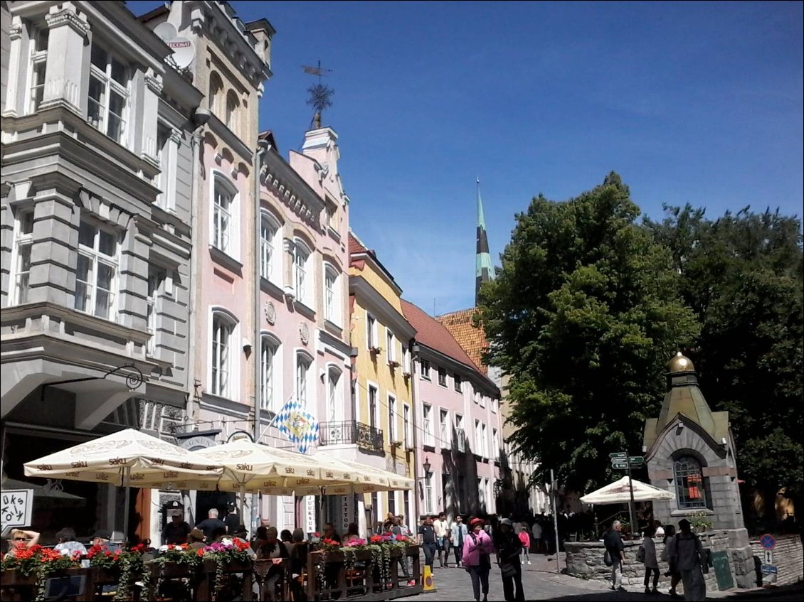 Retour dans le présent dans le centre ville de Tallinn