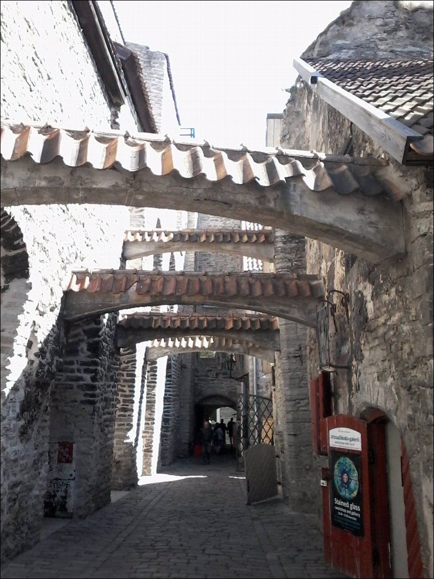Le passage St Catherine où se côtoient moult artisans traditionnels (poterie, verrerie, bijou, chapeau ...)