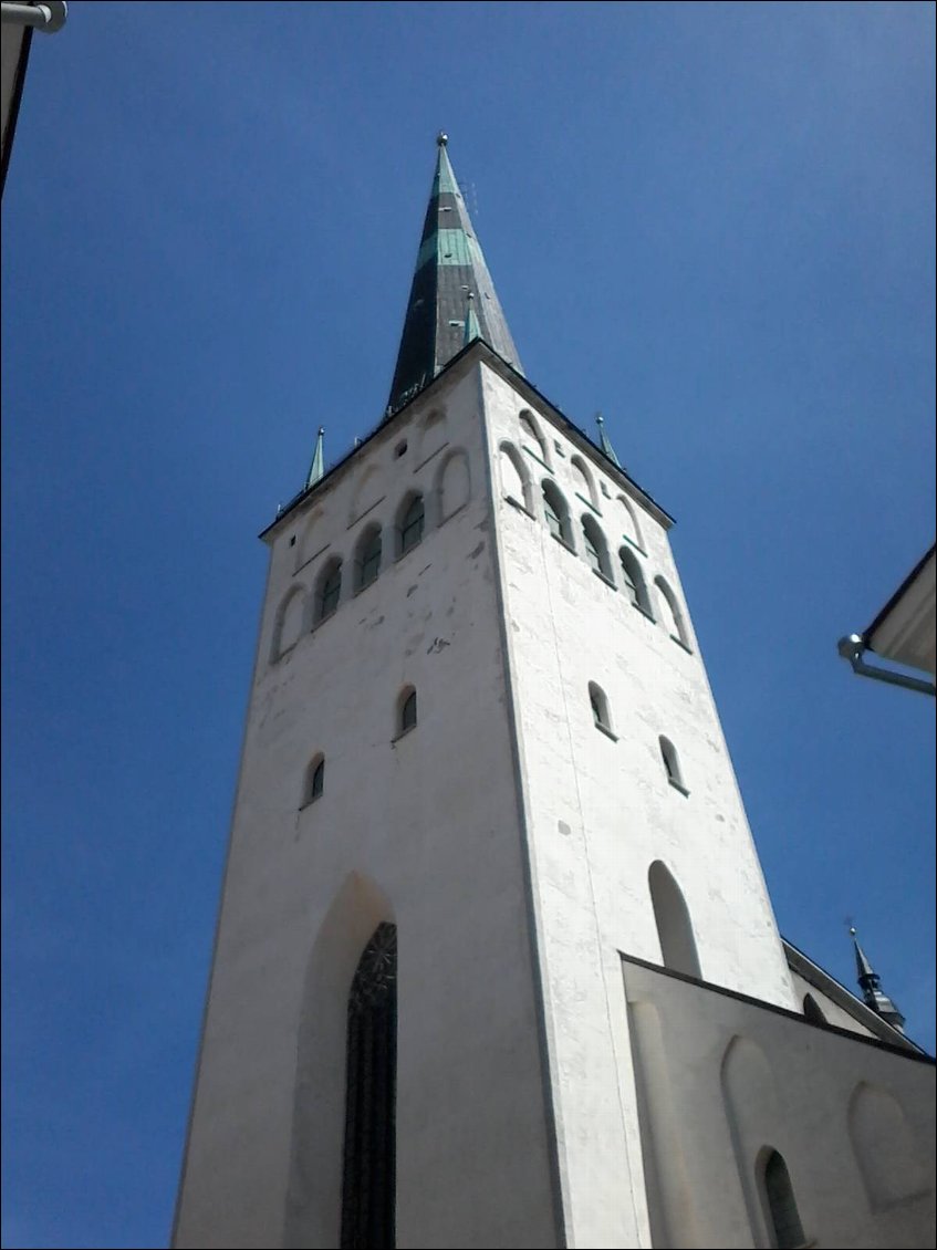 Le clocher de 159 m de haut de l'église gothique st Olav.