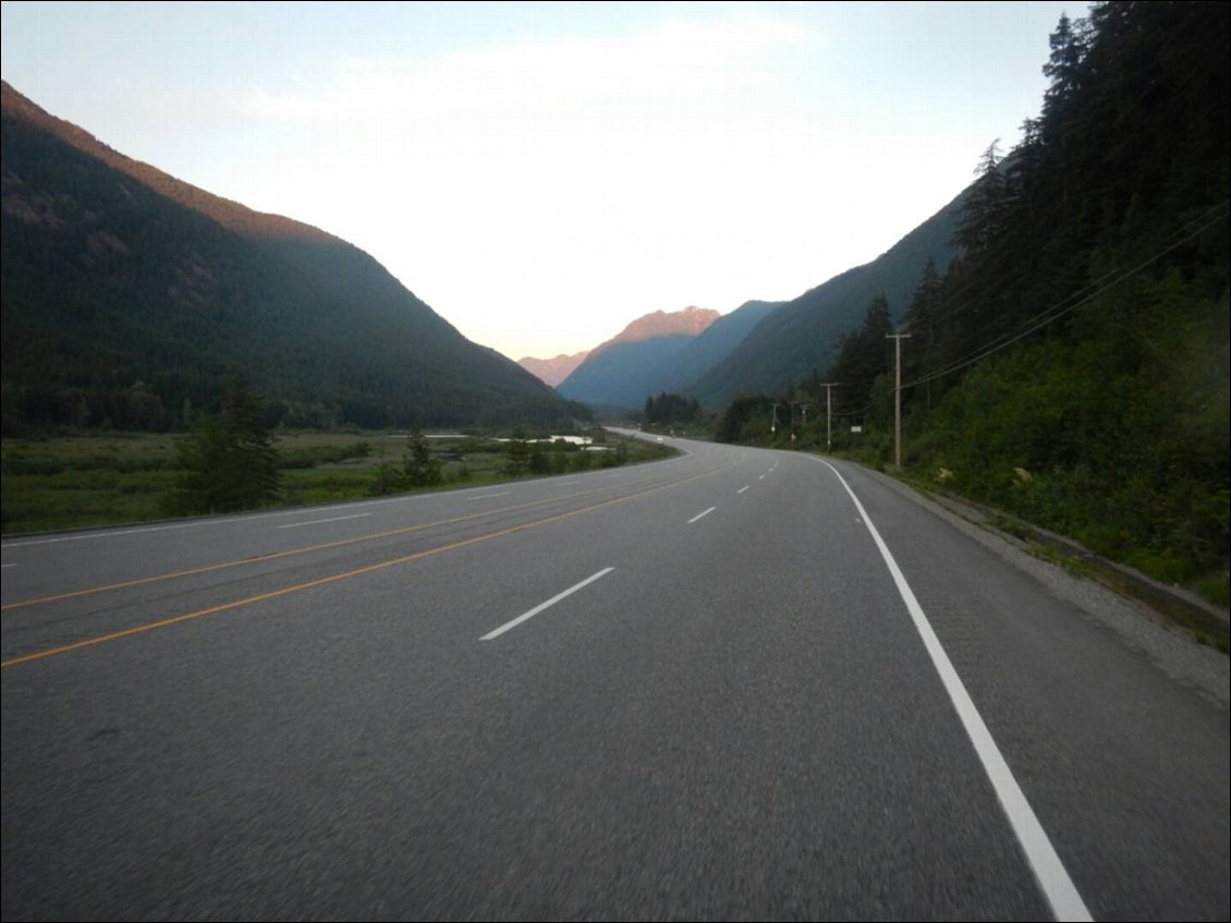 Heureusement pas trop de monde, car il y a 126 km à faire sur cette route.