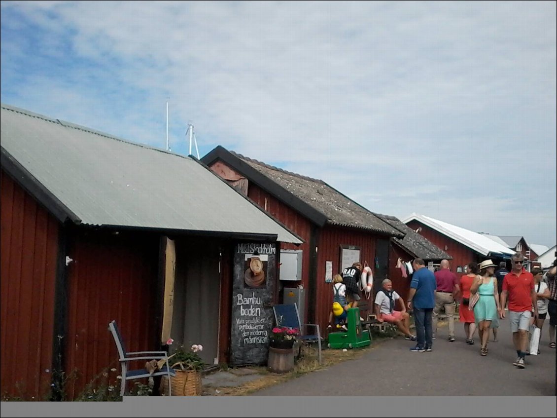 Byxelkrok, ile d'Oland. Les petites cabanes de pêcheurs ont été réhabilitées en baraques à touristes.